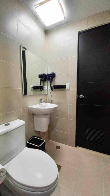 1Br With Extra Room At One Regis- Megaworld บาโคลอด ภายนอก รูปภาพ